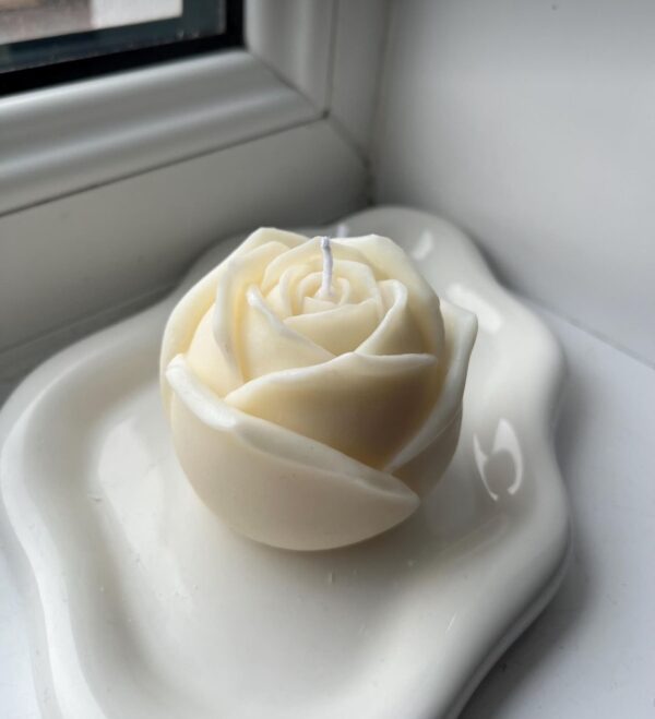 scarlet bloom – handcrafted scented soy rose candle